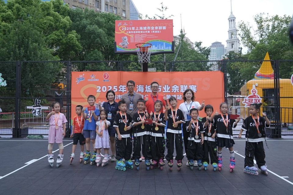 因为滑起来, 奖牌在胸前, 国游客换鞋