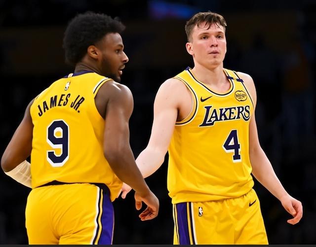 里夫斯越是, 去交换爵士, 合同