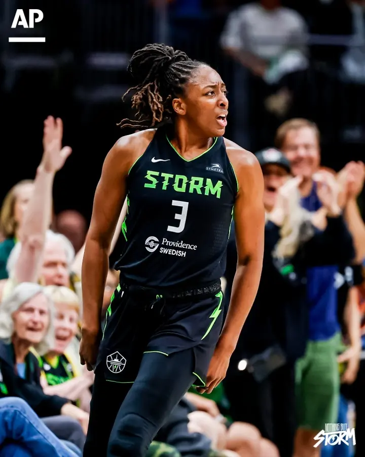 美联社赛季, 娜塔莉 美联社赛季, 娜塔莉